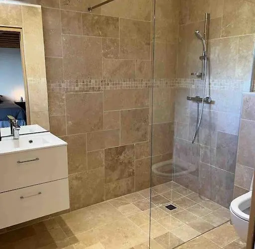 D'exception A 500 M De La וילה