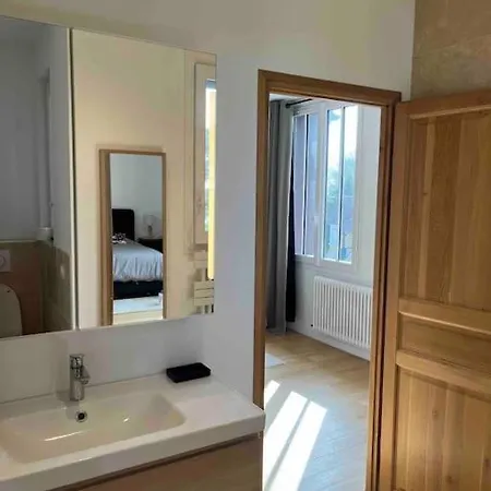 D'exception A 500 M De La *