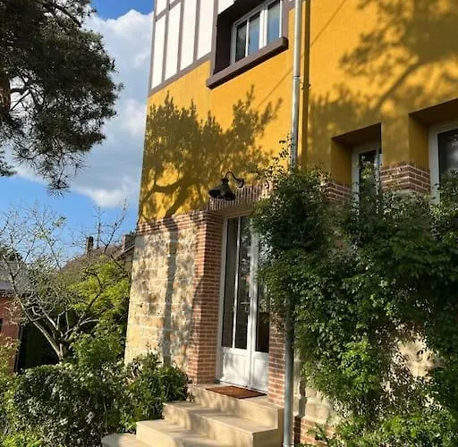 D'exception A 500 M De La Merville-Franceville-Plage