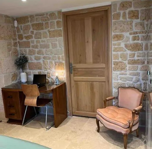 D'exception A 500 M De La Merville-Franceville-Plage